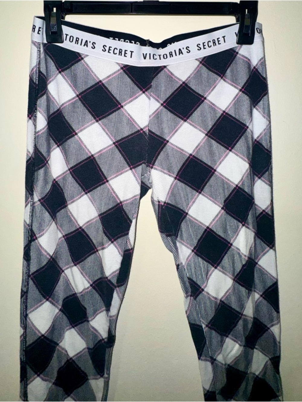 Victoria's Secret Black/White Plaid Long-Sleeve Pajama Set - Picture 9 of 16